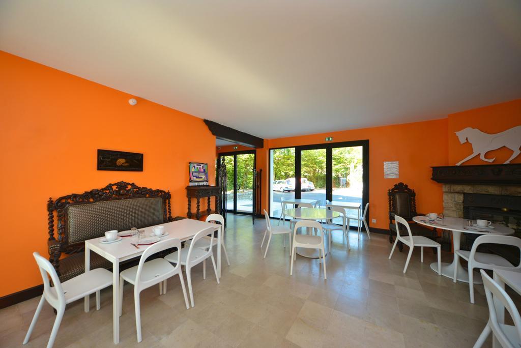 Logis - Hotel Restaurant La Mire Vierzon Exteriör bild