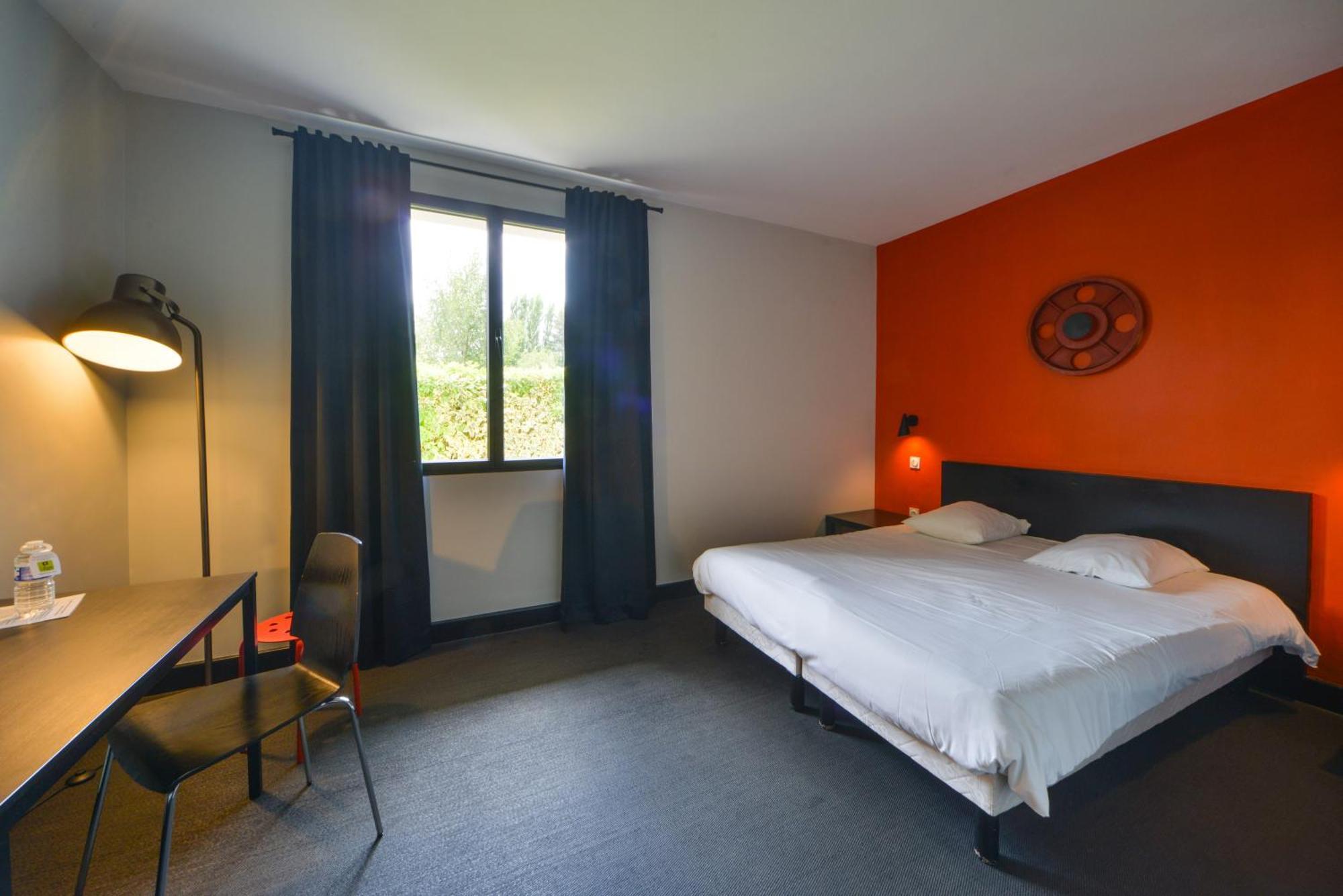 Logis - Hotel Restaurant La Mire Vierzon Exteriör bild