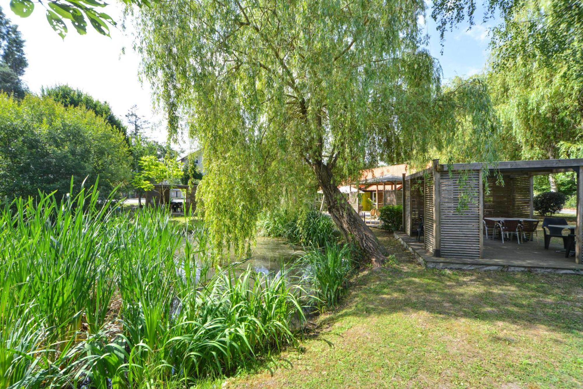 Logis - Hotel Restaurant La Mire Vierzon Exteriör bild
