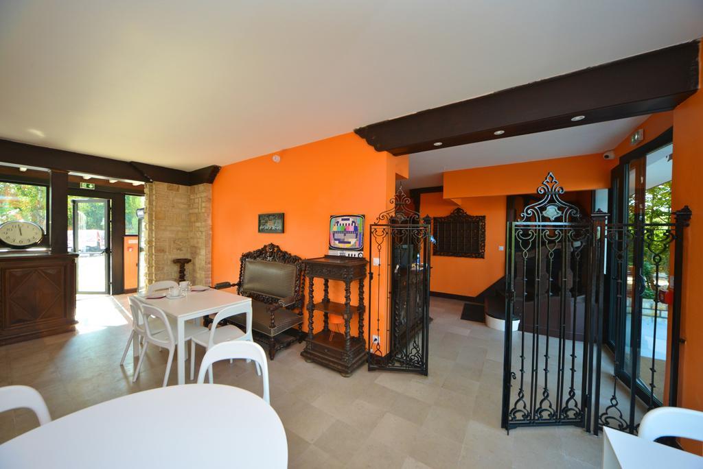 Logis - Hotel Restaurant La Mire Vierzon Exteriör bild