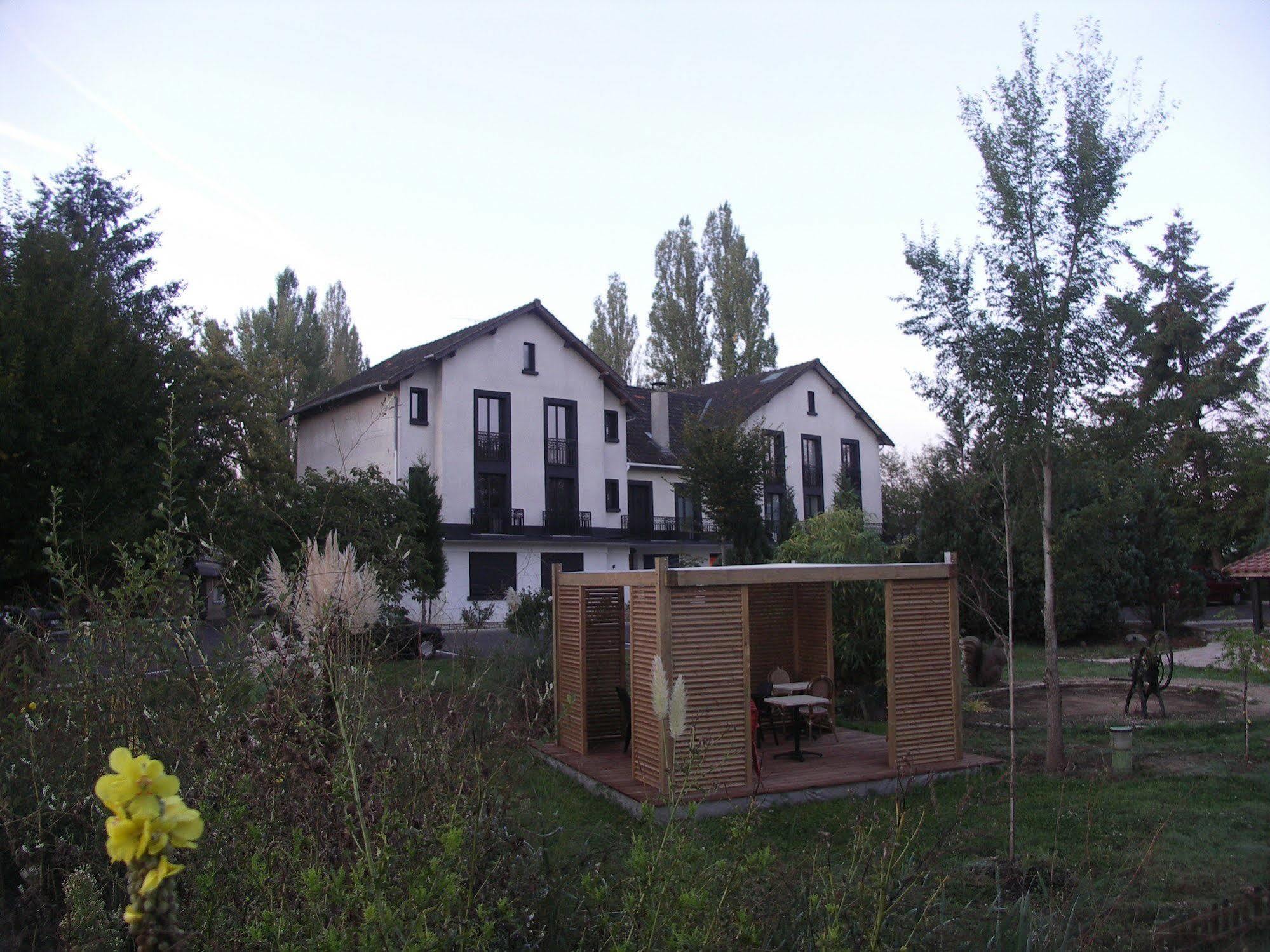 Logis - Hotel Restaurant La Mire Vierzon Exteriör bild