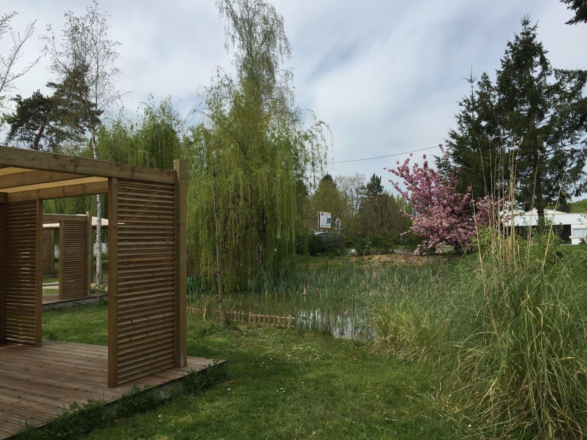Logis - Hotel Restaurant La Mire Vierzon Exteriör bild