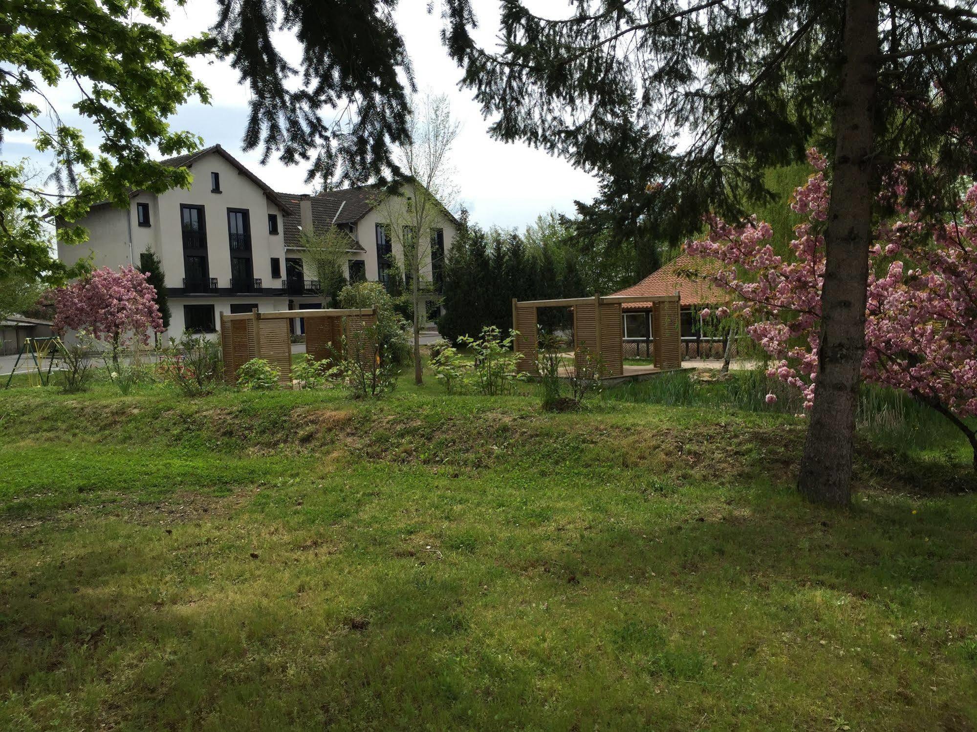 Logis - Hotel Restaurant La Mire Vierzon Exteriör bild