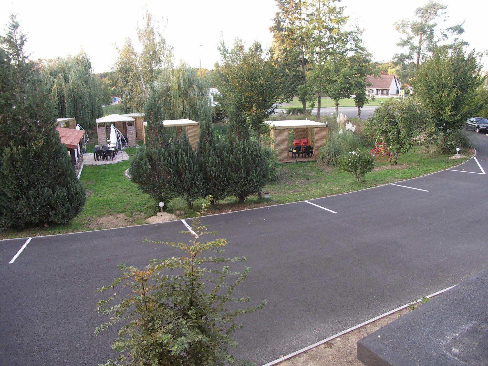 Logis - Hotel Restaurant La Mire Vierzon Exteriör bild