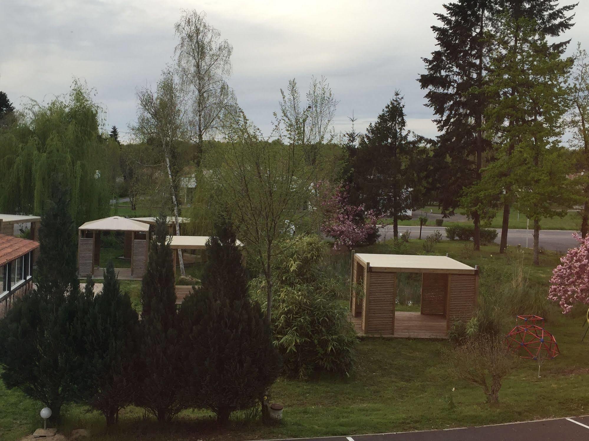 Logis - Hotel Restaurant La Mire Vierzon Exteriör bild