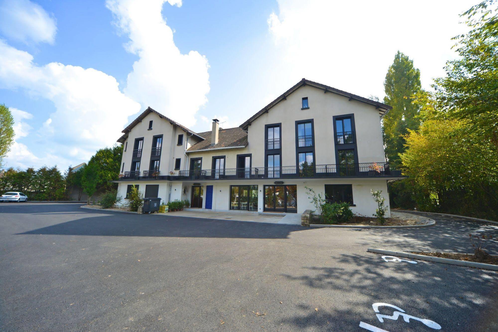 Logis - Hotel Restaurant La Mire Vierzon Exteriör bild